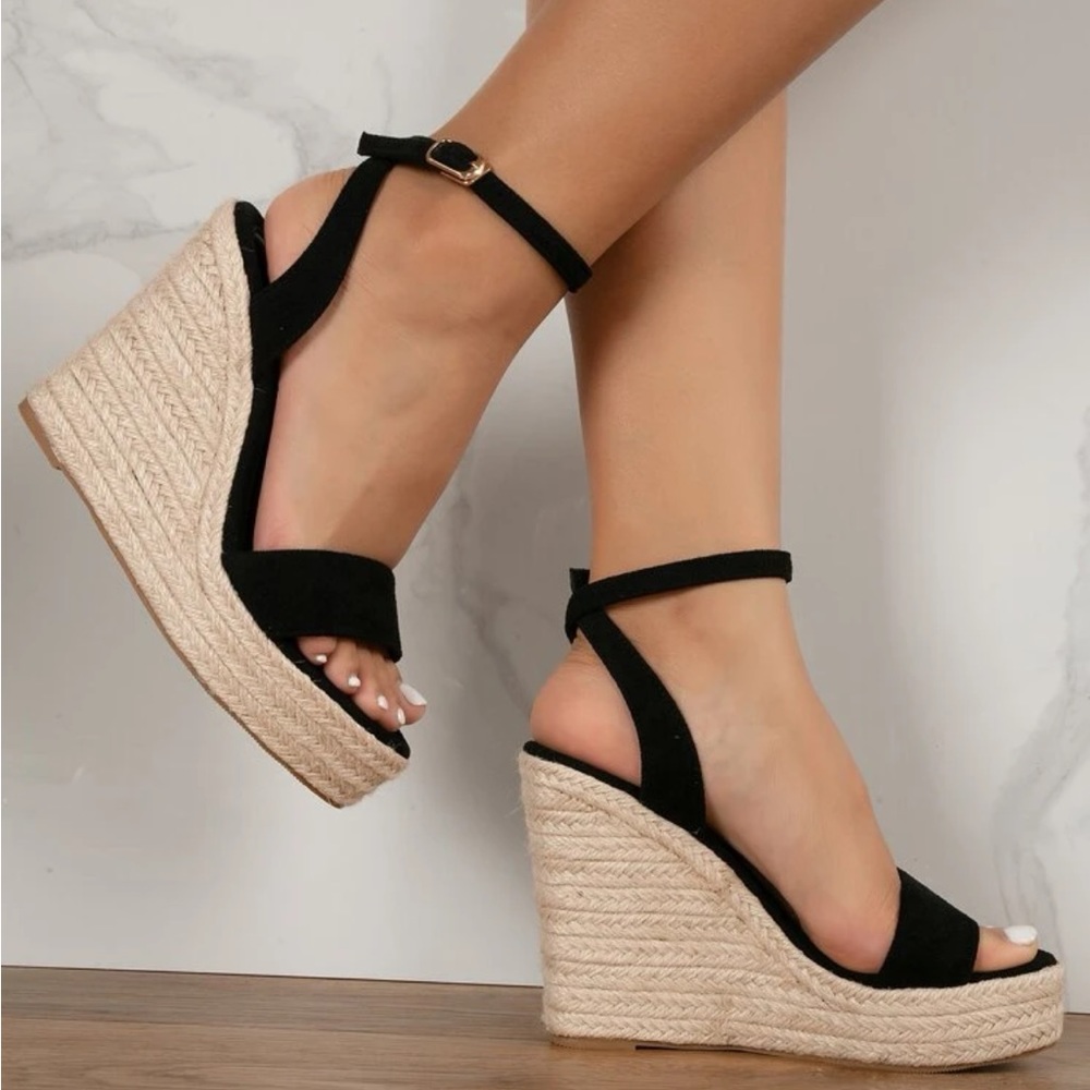 Rebellious Rose Black and Tan Wedges